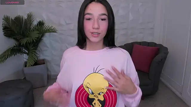 Snapshot of SaraaMills chatting on January 17, 2025, 7:27 pm SaraaMills online show from January 17, 2025, 7:27 pm