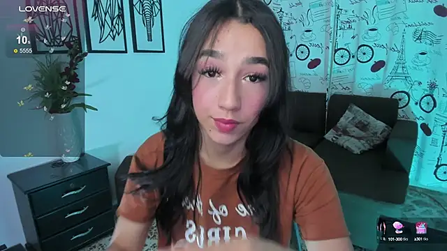 Snapshot of SaraaMills chatting on January 28, 2025, 7:32 pm SaraaMills online show from January 28, 2025, 7:32 pm