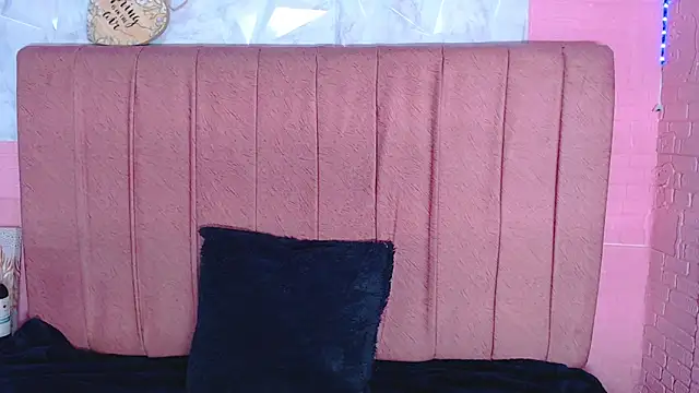 mildre303av online show from October 22, 2025, 4:29 pm