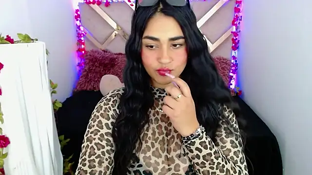 Snapshot of Charlotte_cute18 chatting on March 7, 2025, 6:57 am Charlotte cute18 online show from March 7, 2025, 6:57 am