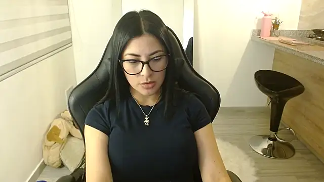 Snapshot of Charlotte_cute18 chatting on December 18, 2025, 3:12 am Charlotte cute18 online show from December 18, 2025, 3:12 am