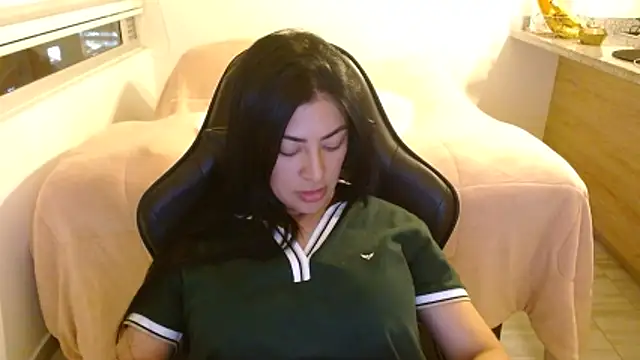 Charlotte cute18 online show from May 28, 2026, 2:20 am