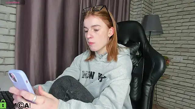 Snapshot of Stacey_Brown chatting on February 12, 2026, 1:22 am Stacey Brown online show from February 12, 2026, 1:22 am