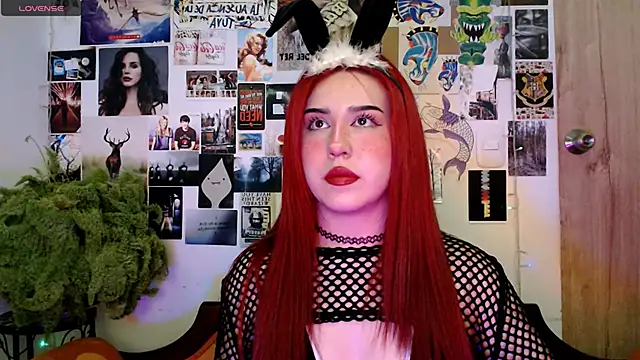 Sunny-hott online show from November 23, 2025, 10:42 pm