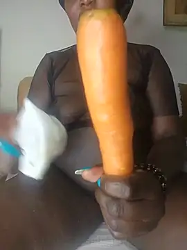 melaninebony1 online show from June 12, 2026, 7:46 pm