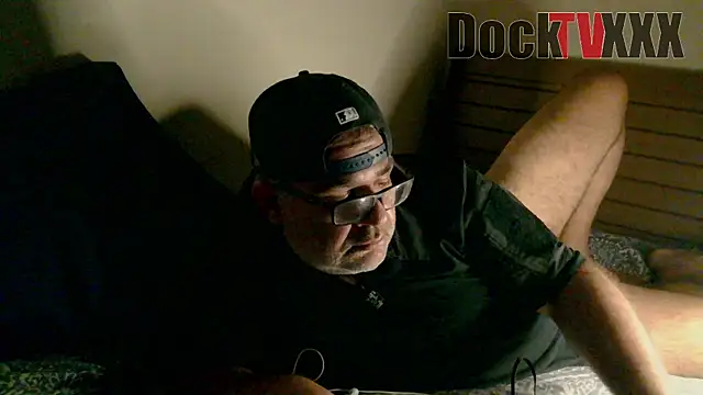 DockTVXXX online show from November 15, 2025, 4:32 am