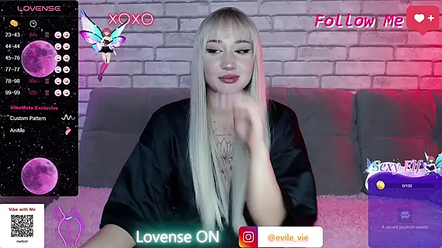 Snapshot of Eva_Evile chatting on December 14, 2024, 2:10 pm Eva Evile online show from December 14, 2024, 2:10 pm