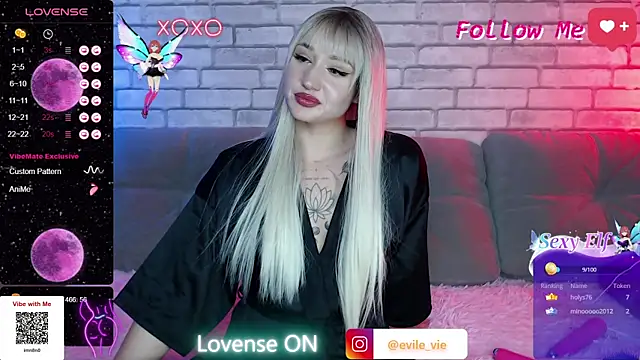 Snapshot of Eva_Evile chatting on December 19, 2024, 4:13 pm Eva Evile online show from December 19, 2024, 4:13 pm