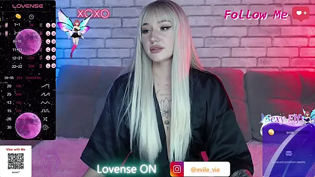 Snapshot of Eva_Evile chatting on December 21, 2024, 11:33 am Eva Evile online show from December 21, 2024, 11:33 am