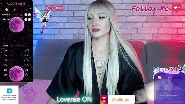 Snapshot of Eva_Evile chatting on December 22, 2024, 11:44 am Eva Evile online show from December 22, 2024, 11:44 am