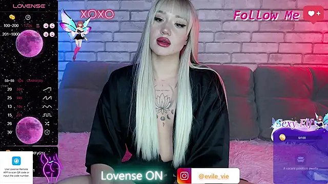 Snapshot of Eva_Evile chatting on December 25, 2024, 4:54 pm Eva Evile online show from December 25, 2024, 4:54 pm