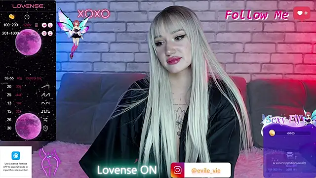 Snapshot of Eva_Evile chatting on December 26, 2024, 1:54 pm Eva Evile online show from December 26, 2024, 1:54 pm