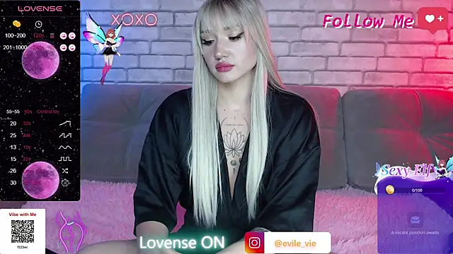 Snapshot of Eva_Evile chatting on December 27, 2024, 12:34 pm Eva Evile online show from December 27, 2024, 12:34 pm