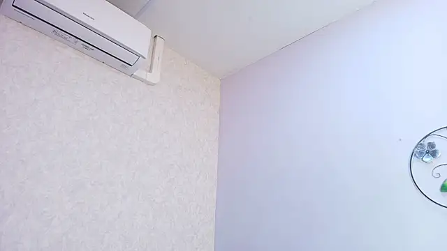 Snapshot of Chantal_taylor_ chatting on October 15, 2025, 12:05 pm Chantal taylor online show from October 15, 2025, 12:05 pm