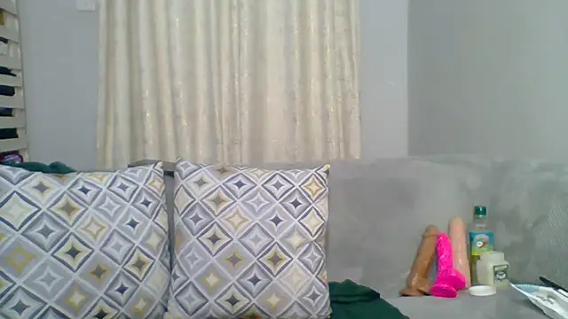 Snapshot of Petite_254 chatting on December 20, 2025, 12:18 am Petite 254 online show from December 20, 2025, 12:18 am