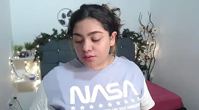 Snapshot of KathyGonzalez chatting on December 6, 2024, 11:54 am KathyGonzalez online show from December 6, 2024, 11:54 am