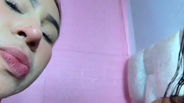 strawberrymia68 online show from March 1, 2025, 1:07 pm