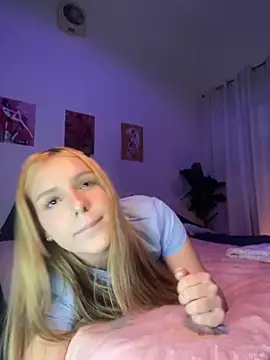 Snapshot of AlinaCarter chatting on October 15, 2025, 11:49 pm AlinaCarter online show from October 15, 2025, 11:49 pm