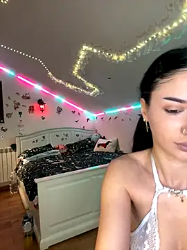 Snapshot of SelenaBee chatting on November 22, 2025, 7:18 am SelenaBee online show from November 22, 2025, 7:18 am