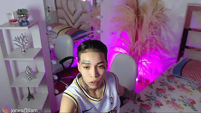 Jonesliam23 online show from January 31, 2026, 7:11 pm