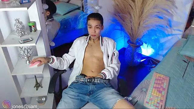 Jonesliam23 online show from March 2, 2026, 7:21 pm