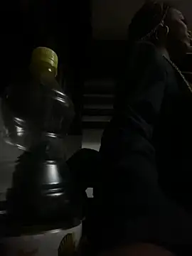 adaraSmiith online show from January 11, 2025, 11:23 am