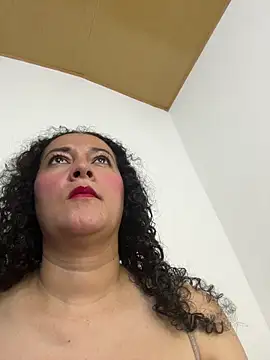 Snapshot of luisa_curli chatting on February 1, 2026, 2:21 am luisa curli online show from February 1, 2026, 2:21 am