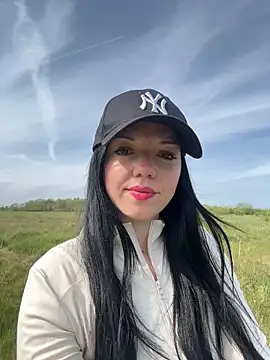 Snapshot of Vanesskaa chatting on April 26, 2026, 2:37 pm Vanesskaa online show from April 26, 2026, 2:37 pm