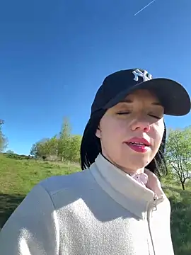 Snapshot of Vanesskaa chatting on April 29, 2026, 3:49 pm Vanesskaa online show from April 29, 2026, 3:49 pm