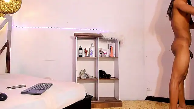 rose scottt online show from February 4, 2025, 2:21 pm