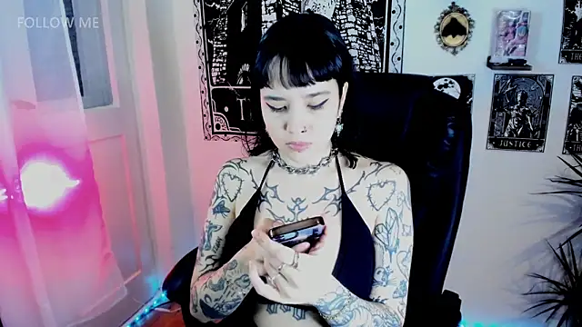 Demongirl6666 online show from January 17, 2026, 7:06 pm