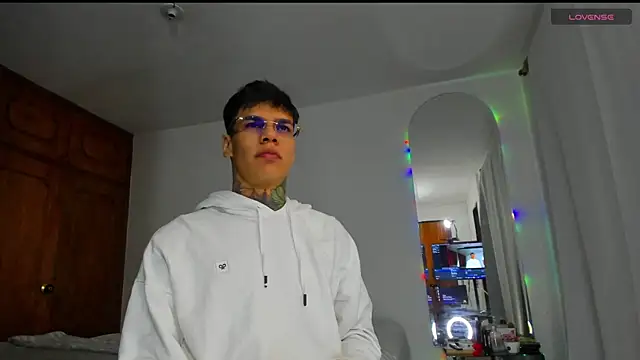 Jordyrodriiguez online show from February 6, 2025, 3:27 am