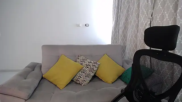 Snapshot of Liissa_cute_ chatting on February 6, 2025, 3:52 pm Liissa cute online show from February 6, 2025, 3:52 pm