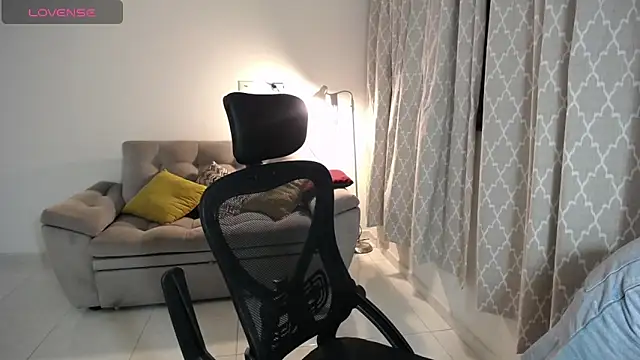 Snapshot of Liissa_cute_ chatting on February 25, 2025, 12:14 am Liissa cute online show from February 25, 2025, 12:14 am