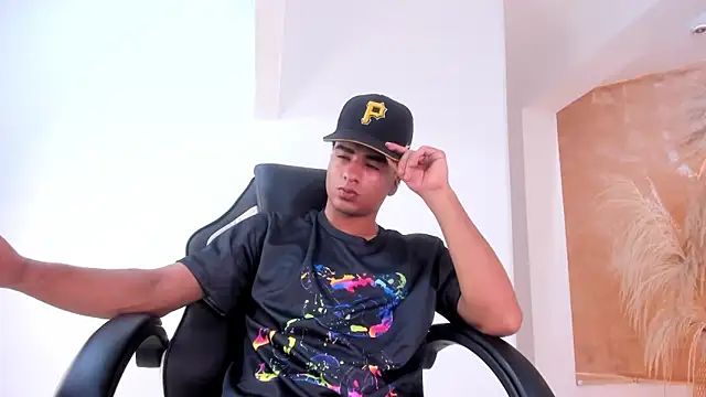 Snapshot of ANGEL_NICOLAS chatting on December 8, 2024, 2:49 am ANGEL NICOLAS online show from December 8, 2024, 2:49 am