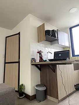 Snapshot of LauraCadwell chatting on December 22, 2024, 4:27 pm LauraCadwell online show from December 22, 2024, 4:27 pm