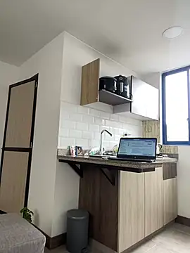 Snapshot of LauraCadwell chatting on February 22, 2025, 2:41 pm LauraCadwell online show from February 22, 2025, 2:41 pm