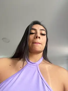 Snapshot of LauraCadwell chatting on December 17, 2025, 12:44 pm LauraCadwell online show from December 17, 2025, 12:44 pm