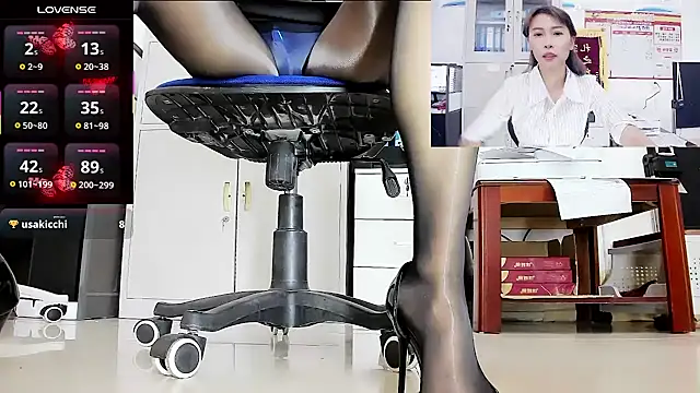 andii-1 online show from November 14, 2025, 5:50 am