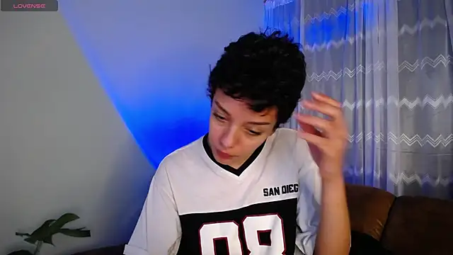 peyton golden1 online show from December 5, 2024, 3:15 am