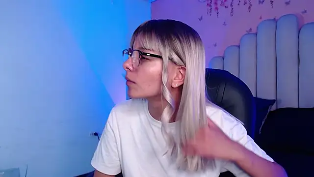 peyton golden1 online show from October 17, 2025, 3:20 am