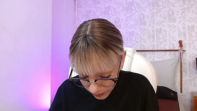 peyton golden1 online show from December 2, 2025, 3:23 am