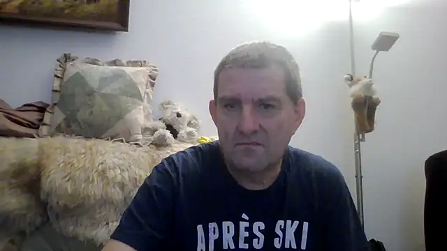Snapshot of Lutzi1 chatting on February 11, 2025, 7:27 pm Lutzi1 online show from February 11, 2025, 7:27 pm