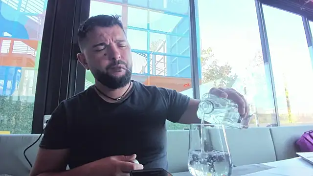 Snapshot of Winchesterguy chatting on October 29, 2025, 11:23 am Winchesterguy online show from October 29, 2025, 11:23 am