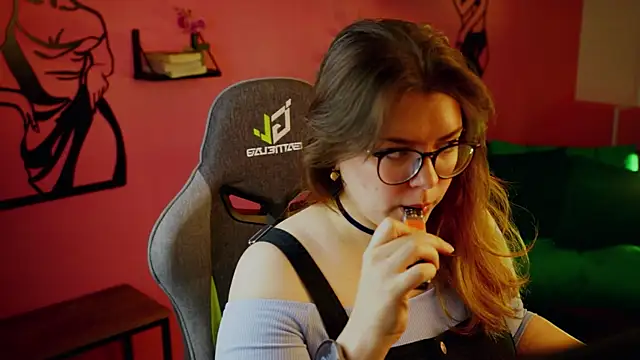 Snapshot of KeytSilvas chatting on December 11, 2024, 5:53 am KeytSilvas online show from December 11, 2024, 5:53 am