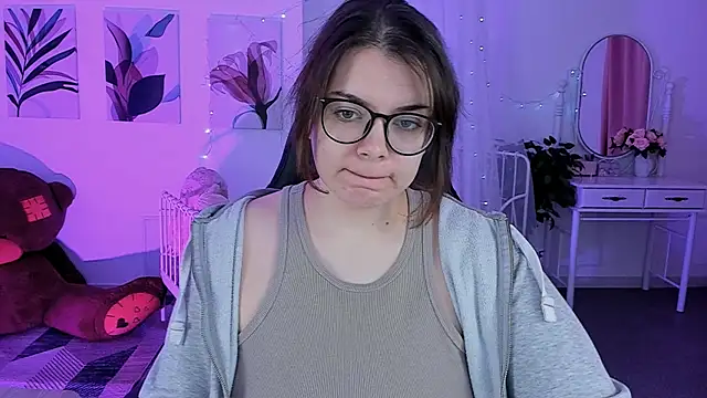 Snapshot of KeytSilvas chatting on December 28, 2024, 2:43 am KeytSilvas online show from December 28, 2024, 2:43 am