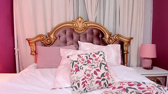 Snapshot of beauty_luna18 chatting on January 7, 2026, 6:21 pm beauty luna18 online show from January 7, 2026, 6:21 pm