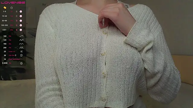 Snapshot of cosmosbaby chatting on December 4, 2025, 3:10 pm cosmosbaby online show from December 4, 2025, 3:10 pm