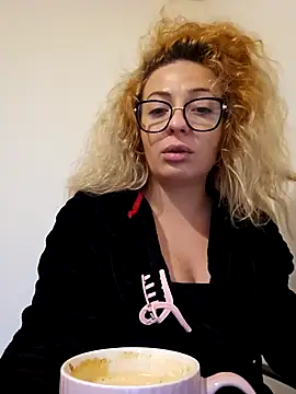 Selenna emma online show from November 10, 2025, 1:21 pm