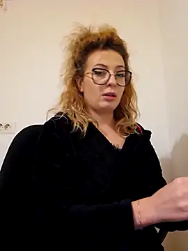 Selenna emma online show from November 22, 2025, 8:08 pm